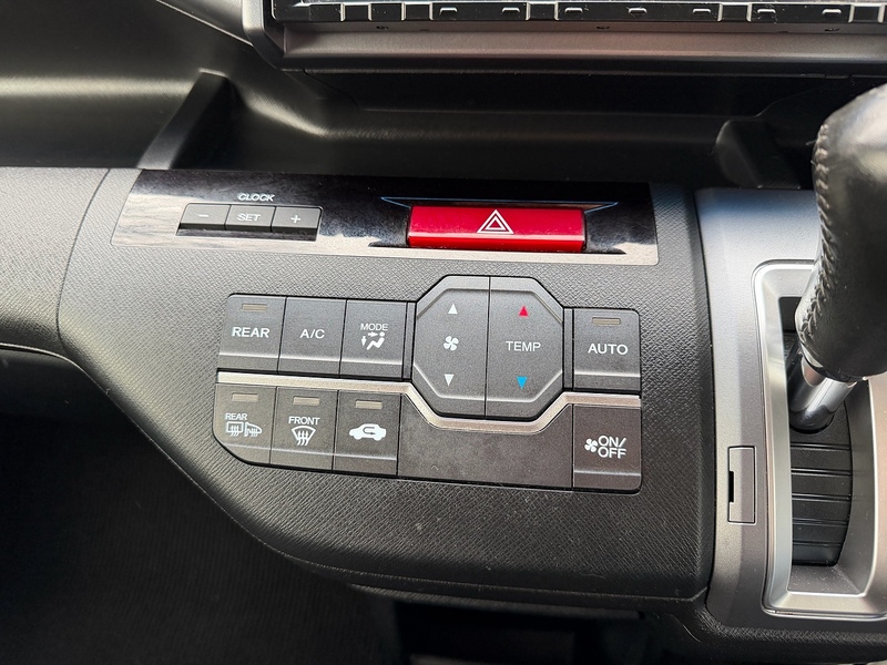 Honda Stepwagon Estate 2.0 Automatic Petrol