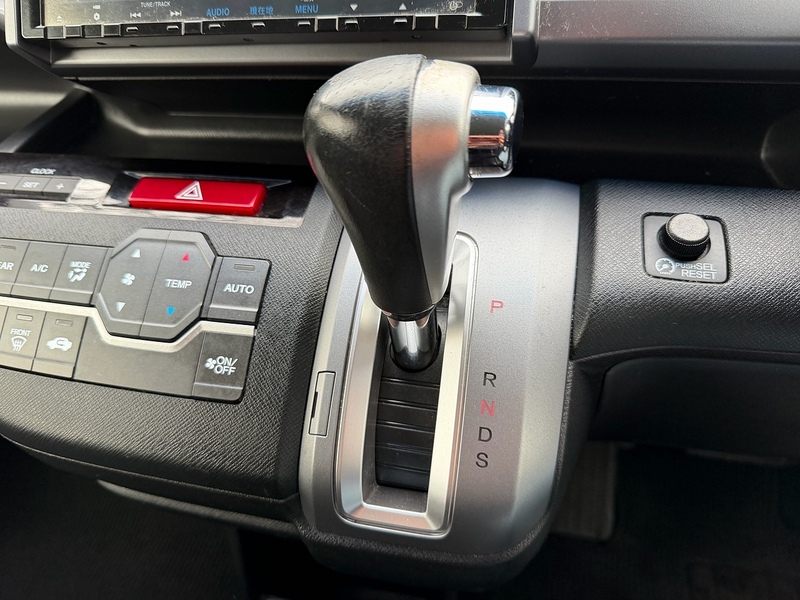 Honda Stepwagon Estate 2.0 Automatic Petrol