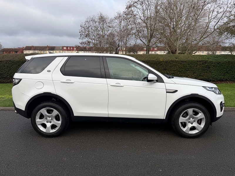 Land Rover eD4 SE Tech SUV 2.0 Manual Diesel