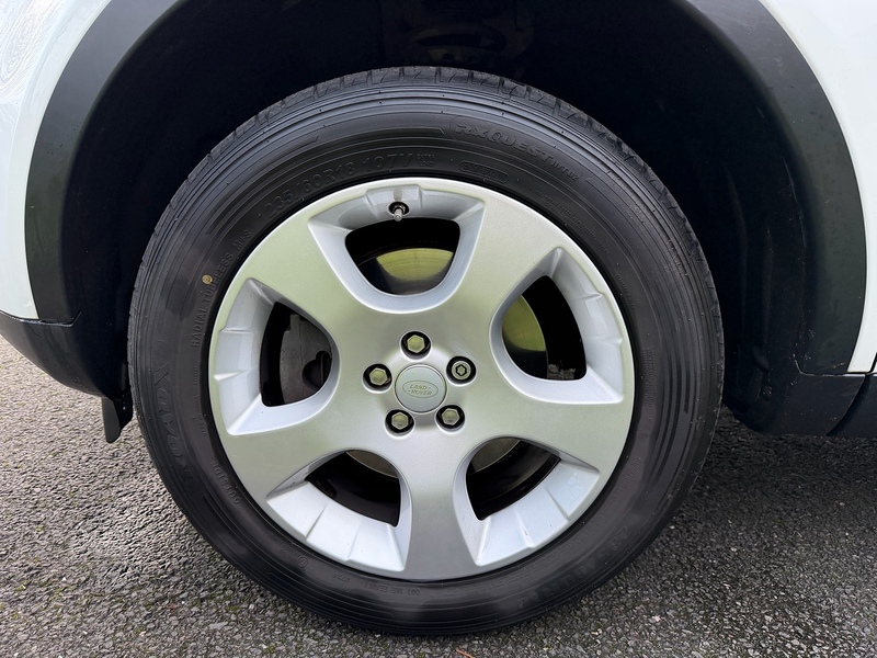 Land Rover eD4 SE Tech SUV 2.0 Manual Diesel