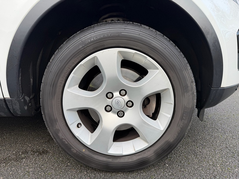 Land Rover eD4 SE Tech SUV 2.0 Manual Diesel