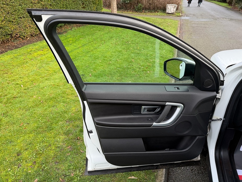 Land Rover eD4 SE Tech SUV 2.0 Manual Diesel