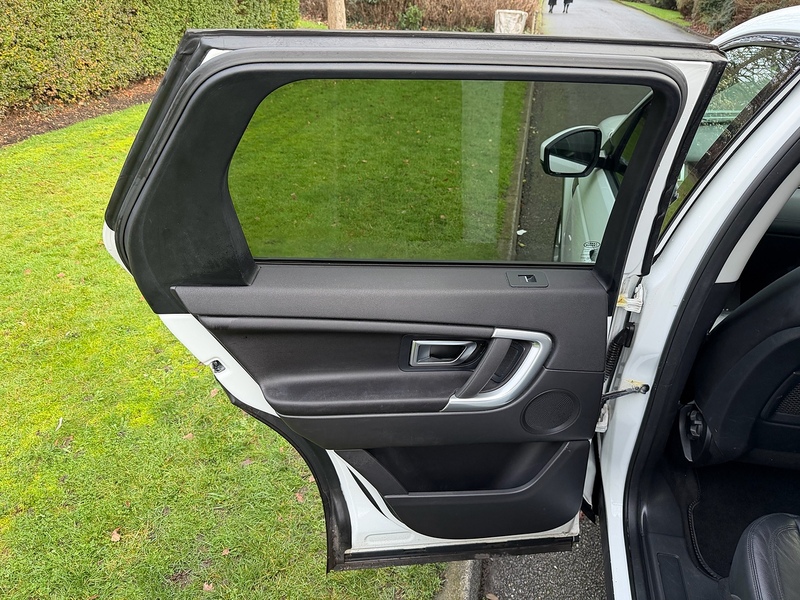 Land Rover eD4 SE Tech SUV 2.0 Manual Diesel