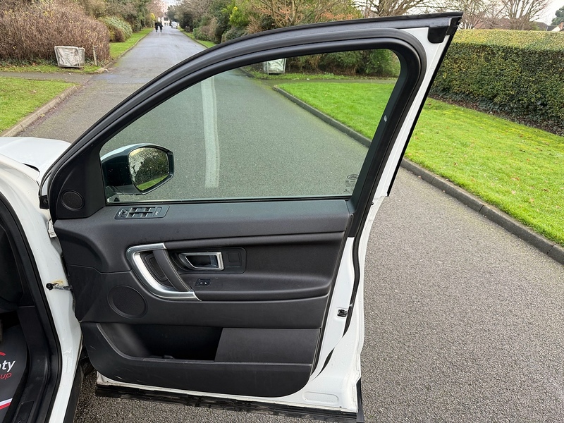 Land Rover eD4 SE Tech SUV 2.0 Manual Diesel