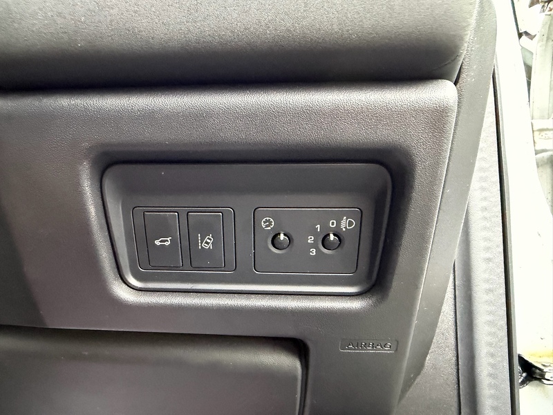 Land Rover eD4 SE Tech SUV 2.0 Manual Diesel