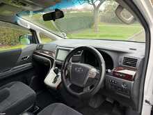 Toyota Vellfire 8 Seat 