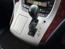 Toyota Vellfire 8 Seat 