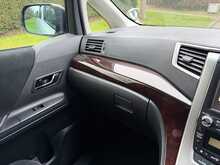 Toyota Vellfire 8 Seat 