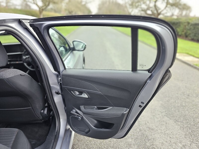 Peugeot 50kWh Active Hatchback 5dr Electric Auto (136 ps)