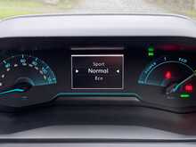 Peugeot E-208 Active 