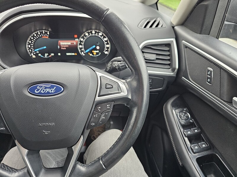 Ford T EcoBoost Titanium MPV 1.5 Manual Petrol