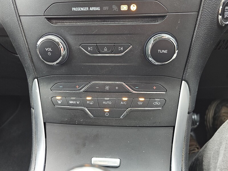 Ford T EcoBoost Titanium MPV 1.5 Manual Petrol