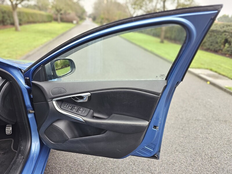 Volvo T2 R-Design Hatchback 2.0 Manual Petrol