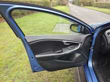 Volvo V40 T2 R-Design 