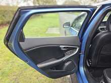 Volvo V40 T2 R-Design 