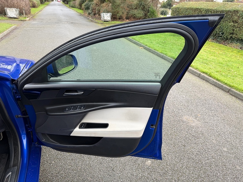 Jaguar d R-Sport Saloon 2.0 Manual Diesel