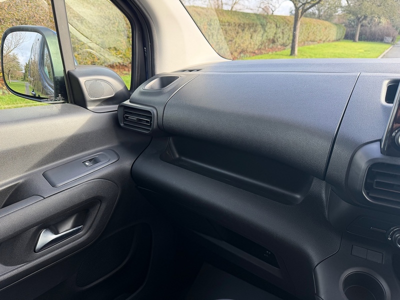 Vauxhall Turbo Energy MPV 1.2 Manual Petrol