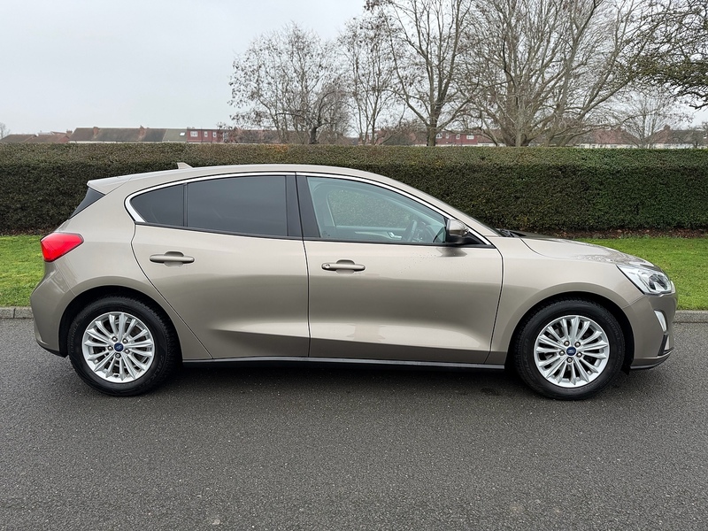 Ford T EcoBoost Titanium Hatchback 1.0 Manual Petrol