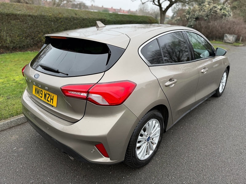 Ford T EcoBoost Titanium Hatchback 1.0 Manual Petrol