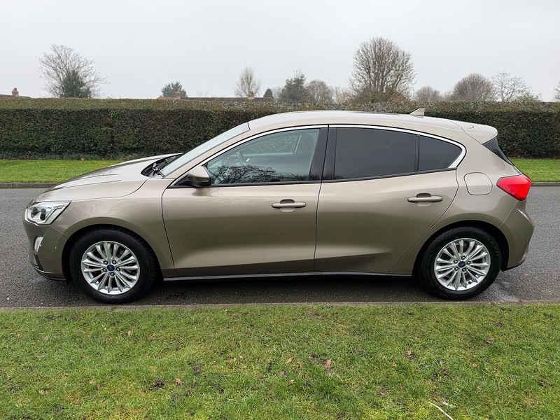 Ford T EcoBoost Titanium Hatchback 1.0 Manual Petrol