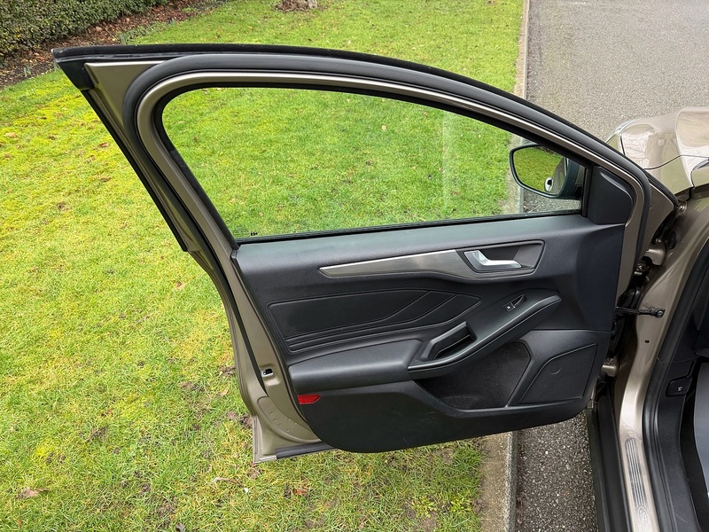 Ford T EcoBoost Titanium Hatchback 1.0 Manual Petrol