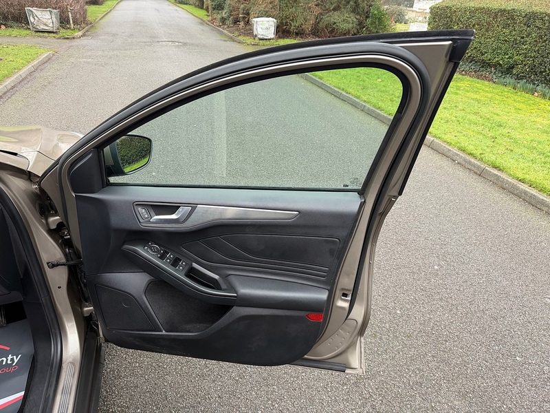 Ford T EcoBoost Titanium Hatchback 1.0 Manual Petrol