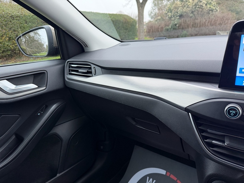 Ford T EcoBoost Titanium Hatchback 1.0 Manual Petrol