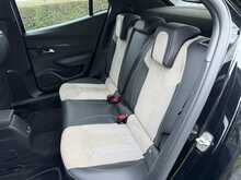 Peugeot E-2008 GT Premium 