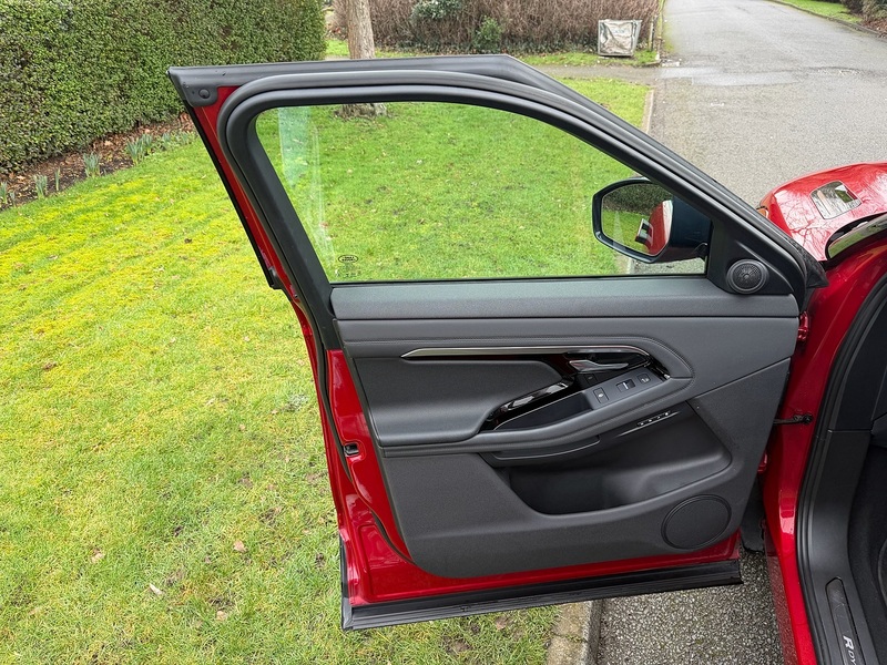 Land Rover 2.0 P200 MHEV R-Dynamic SE SUV 5dr Petrol Auto 4WD Euro 6 (s/s) (200 ps)