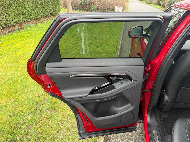 Land Rover 2.0 P200 MHEV R-Dynamic SE SUV 5dr Petrol Auto 4WD Euro 6 (s/s) (200 ps)