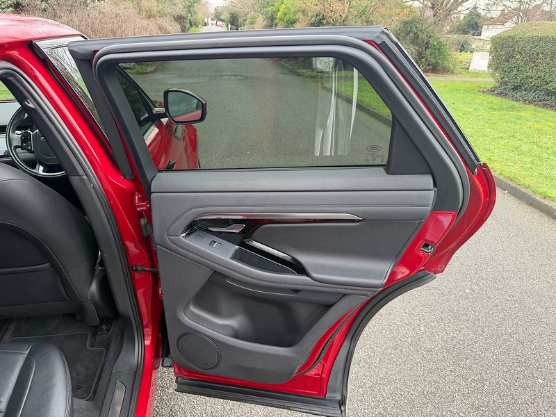 Land Rover 2.0 P200 MHEV R-Dynamic SE SUV 5dr Petrol Auto 4WD Euro 6 (s/s) (200 ps)