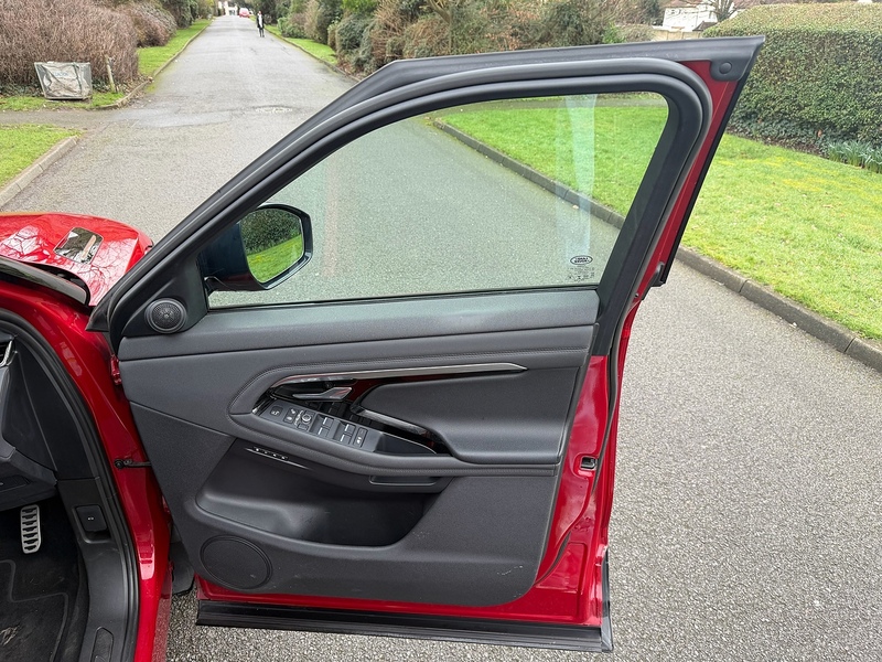 Land Rover 2.0 P200 MHEV R-Dynamic SE SUV 5dr Petrol Auto 4WD Euro 6 (s/s) (200 ps)