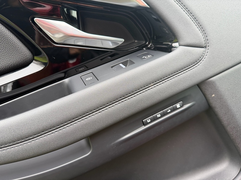 Land Rover 2.0 P200 MHEV R-Dynamic SE SUV 5dr Petrol Auto 4WD Euro 6 (s/s) (200 ps)