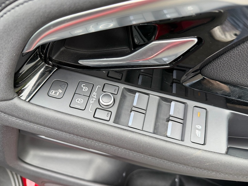 Land Rover 2.0 P200 MHEV R-Dynamic SE SUV 5dr Petrol Auto 4WD Euro 6 (s/s) (200 ps)