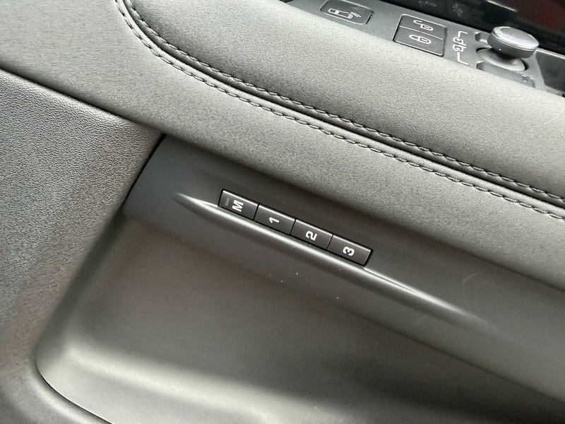 Land Rover 2.0 P200 MHEV R-Dynamic SE SUV 5dr Petrol Auto 4WD Euro 6 (s/s) (200 ps)