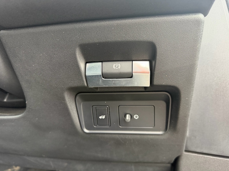 Land Rover 2.0 P200 MHEV R-Dynamic SE SUV 5dr Petrol Auto 4WD Euro 6 (s/s) (200 ps)