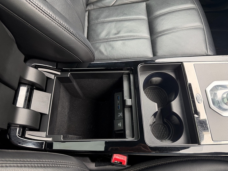 Land Rover 2.0 P200 MHEV R-Dynamic SE SUV 5dr Petrol Auto 4WD Euro 6 (s/s) (200 ps)