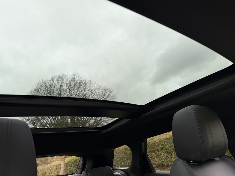 Land Rover 2.0 P200 MHEV R-Dynamic SE SUV 5dr Petrol Auto 4WD Euro 6 (s/s) (200 ps)