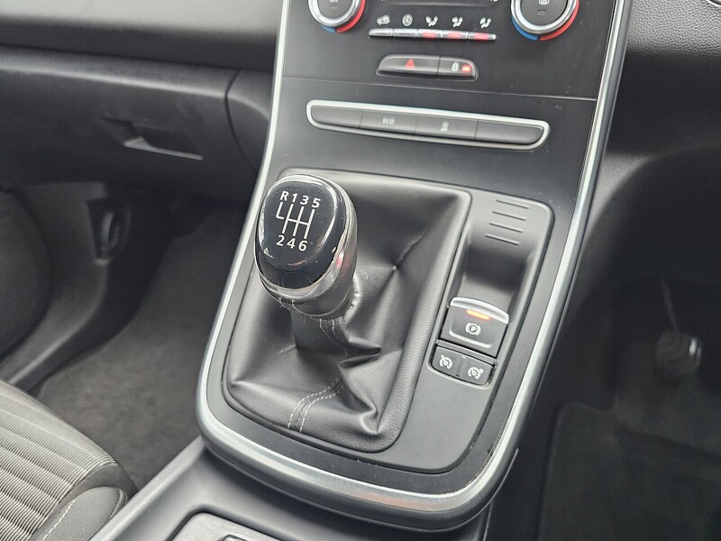 Renault 1.3 TCe Iconic MPV 5dr Petrol Manual Euro 6 (s/s) (140 ps)