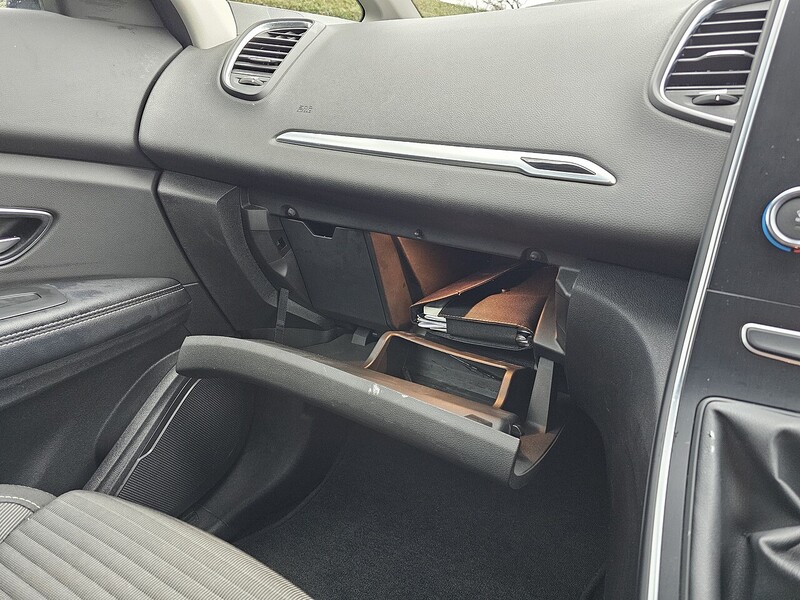 Renault 1.3 TCe Iconic MPV 5dr Petrol Manual Euro 6 (s/s) (140 ps)