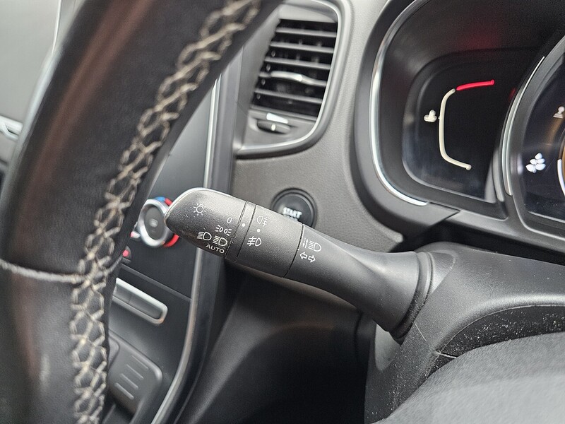 Renault 1.3 TCe Iconic MPV 5dr Petrol Manual Euro 6 (s/s) (140 ps)