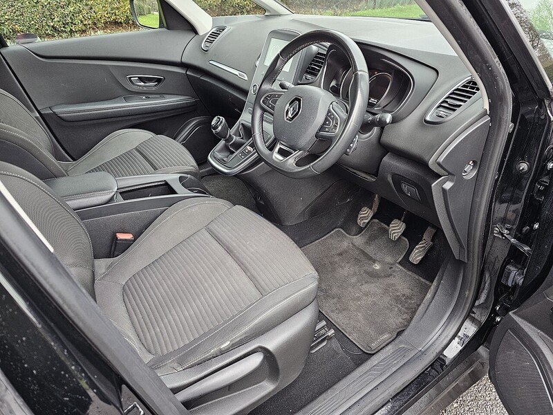 Renault 1.3 TCe Iconic MPV 5dr Petrol Manual Euro 6 (s/s) (140 ps)