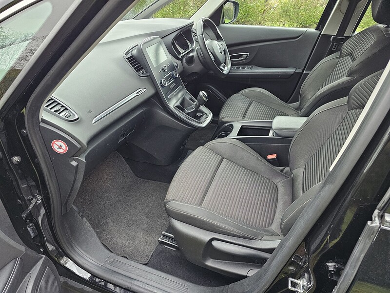 Renault 1.3 TCe Iconic MPV 5dr Petrol Manual Euro 6 (s/s) (140 ps)