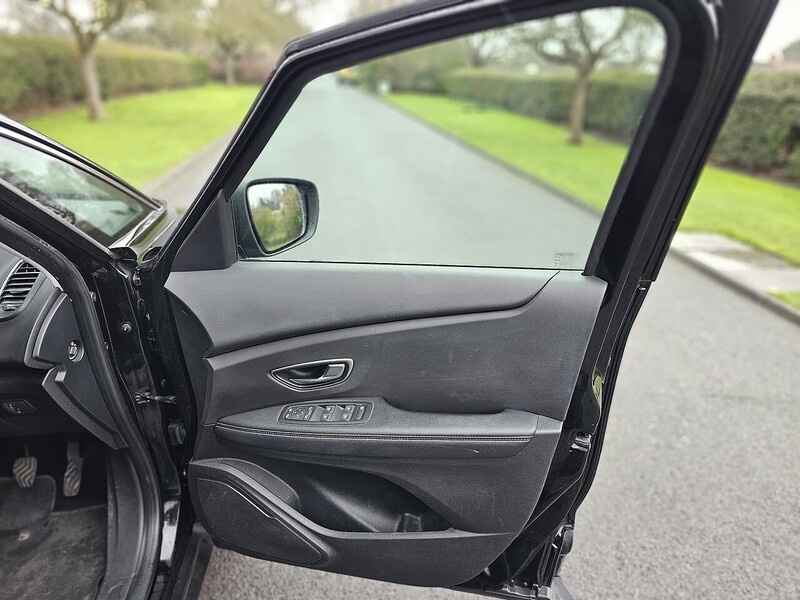 Renault 1.3 TCe Iconic MPV 5dr Petrol Manual Euro 6 (s/s) (140 ps)