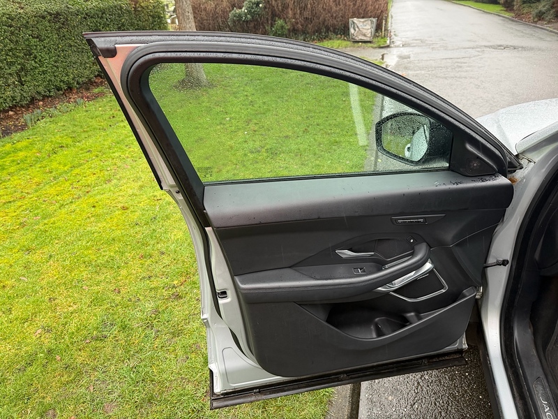 Jaguar 2.0 D180 SE SUV 5dr Diesel Auto AWD Euro 6 (s/s) (180 ps)