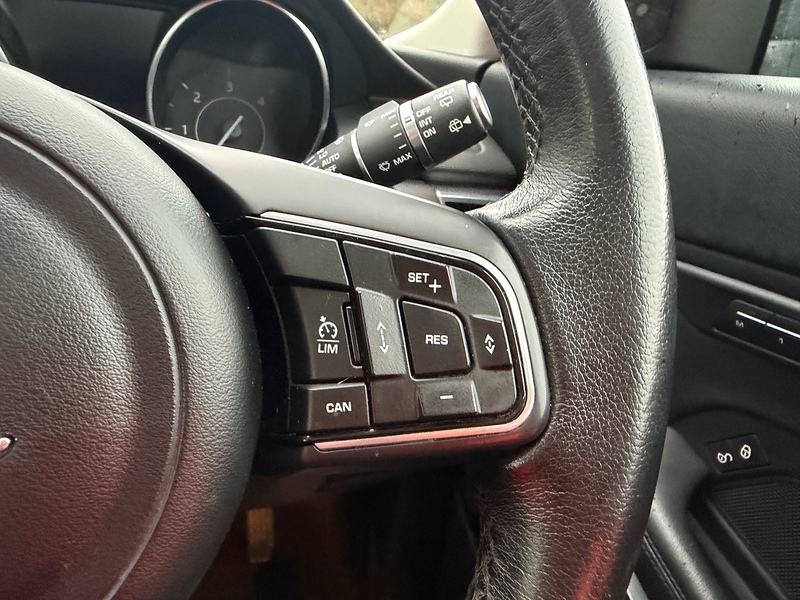 Jaguar 2.0 D180 SE SUV 5dr Diesel Auto AWD Euro 6 (s/s) (180 ps)