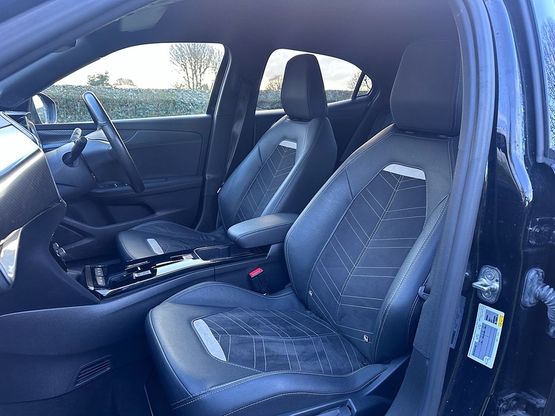 Vauxhall 50kWh Ultimate SUV 5dr Electric Auto (136 ps)