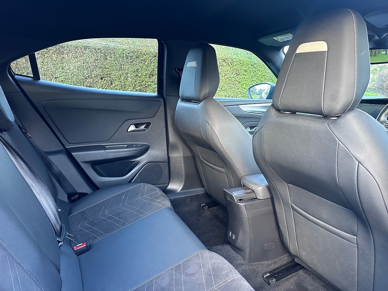 Vauxhall 50kWh Ultimate SUV 5dr Electric Auto (136 ps)