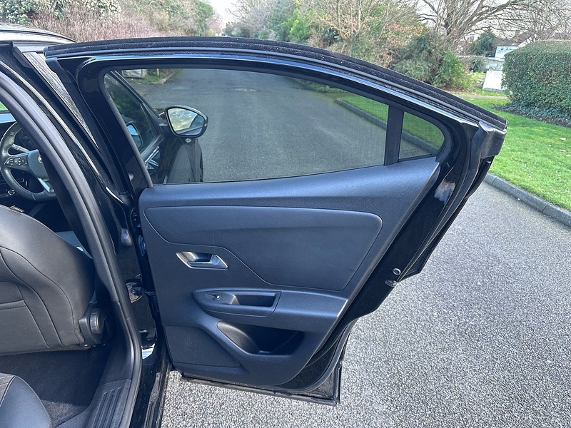 Vauxhall 50kWh Ultimate SUV 5dr Electric Auto (136 ps)