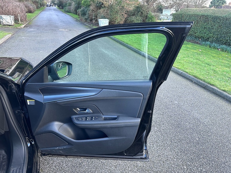 Vauxhall 50kWh Ultimate SUV 5dr Electric Auto (136 ps)